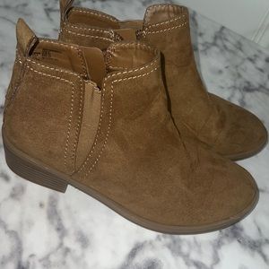 Size 6 women’s time and tru tan shoes